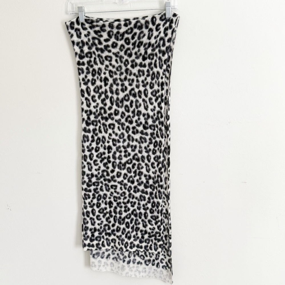 BANANA REPUBLIC Black Ivory Cheetah Print Wool Cashmere Blend Scarf 28” X 38”